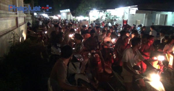 Bắc Giang: Hỗn loạn nơi cửa đền linh thiêng, người dân gây khó khăn cho khách hành hương?