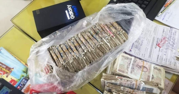 Cầm 18,990,000đ tiền lẻ đến Viễn Thông A mua Galaxy Note7, anh ấy là ai?