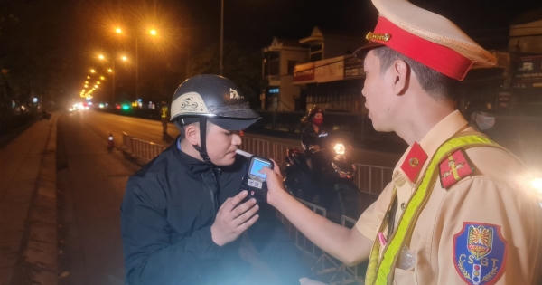 Quảng Ninh: Theo Cảnh sát giao thông đi bắt 'ma men' cầm lái