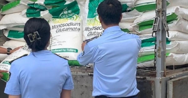 Gần 10 tấn bột ngọt (Trung Quốc) bị tạm giữ khi đang trên đường đi tiêu thụ Gần 10 tấn bột ngọt (Trung Quốc) bị tạm giữ khi đang trên đường đi tiêu thụ