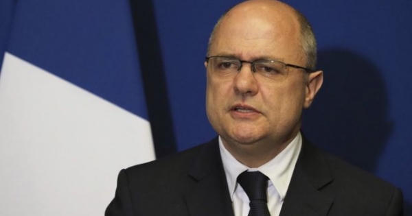 Bộ trưởng Nội vụ Pháp từ chức vì bê bối tuyển dụng con gái