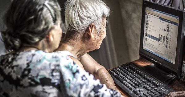 Cảm động bộ ảnh “hạnh phúc tuổi già” của nữ nhiếp ảnh gia người Việt