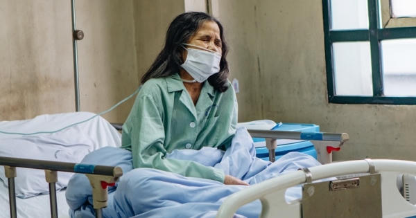 Khỏi Covid-19 vẫn ho kéo dài: Có phải đã tái nhiễm?