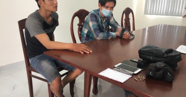 Bắt giữ 2 đối tượng dùng súng khống chế cả gia đình để cướp tài sản