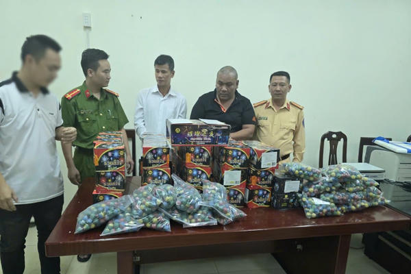 Nghệ An: Bắt giữ 4 đối tượng buôn bán 250 kg pháo lậu
