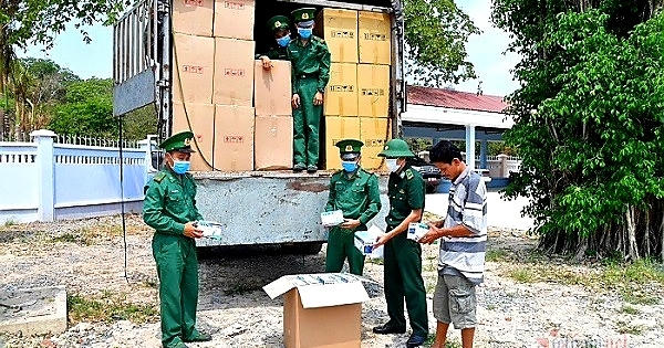 Tây Ninh: Bắt giữ xe tải vận chuyển hơn 527 ngàn khẩu trang y tế trái phép Tây Ninh: Bắt giữ xe tải vận chuyển hơn 527 ngàn khẩu trang y tế trái phép
