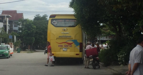 Huế: Nhiều nhà xe giường nằm “biến” đường Trương Gia Mô thành “bến”