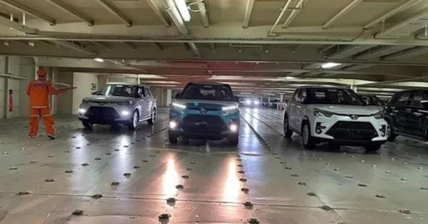 Lô xe Toyota Raize đầu tiên cập bến, chưa bán đại lý đã chào “kèm lạc” khó tin