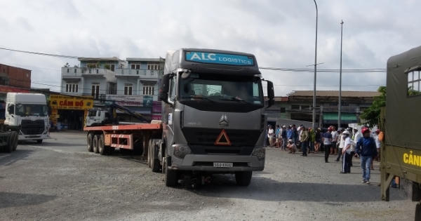 Bình Dương: Cô gái mang thai chết thảm dưới bánh xe container
