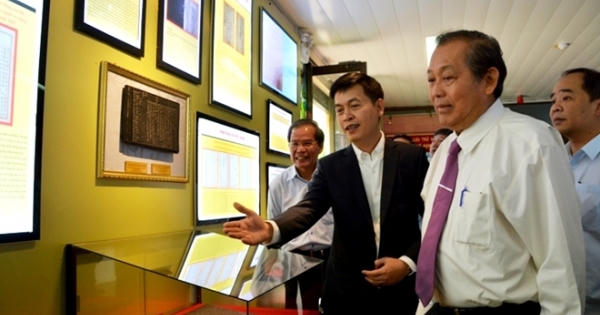 Phó Thủ tướng Trương Hòa Bình thăm và làm việc với Trung tâm Lưu trữ quốc gia IV Phó Thủ tướng Trương Hòa Bình thăm và làm việc với Trung tâm Lưu trữ quốc gia IV