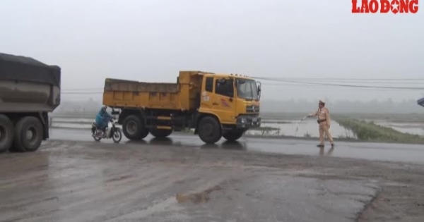 Hà Nội: Xử lý xe quá tải "đại náo"