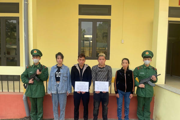 Bắt giữ 2 đối tượng tổ chức cho người khác xuất cảnh trái phép