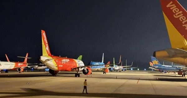 Hàng không dừng bán vé máy bay nội địa, trả lại tiền cho khách