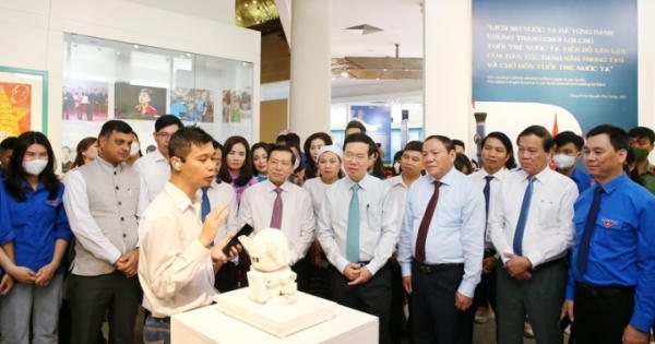 Những tấm gương làm theo lời Bác: Hết lòng vì lợi ích cộng đồng, vì Tổ quốc Những tấm gương làm theo lời Bác: Hết lòng vì lợi ích cộng đồng, vì Tổ quốc