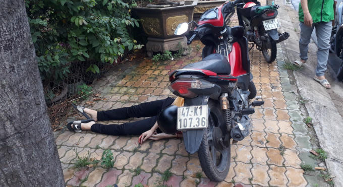 TPHCM: Một thanh niên bị đâm tử vong bên đường