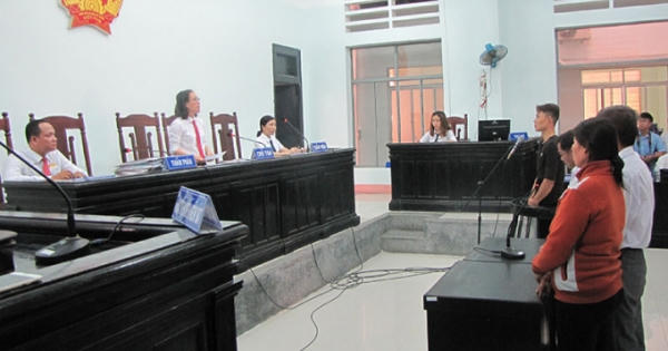 Khánh Hòa: Hoãn xét xử vụ công an xã gây thương tích khiến một học sinh tử vong Khánh Hòa: Hoãn xét xử vụ công an xã gây thương tích khiến một học sinh tử vong