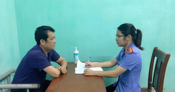 Giám đốc rút súng dọa bắn người bị truy tố hành vi "Đe dọa giết người"