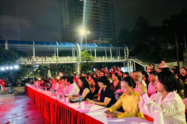 Nghĩa Đô rộn ràng thời khắc lịch sử: Chào mừng chính quyền địa phương 2 cấp