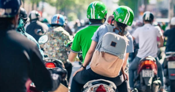 Slide - Điểm tin thị trường: Grab tuyên bố không trả nợ thuế thay cho Uber Slide - Điểm tin thị trường: Grab tuyên bố không trả nợ thuế thay cho Uber