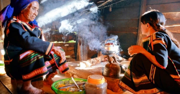 Phong cách uống cà phê “độc nhất vô nhị” của người Ê Đê