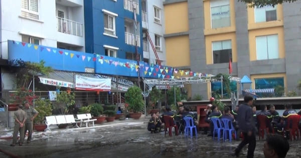 Clip hiện trường vụ cháy kinh hoàng tại chung cư Carina khiến 13 người tử vong