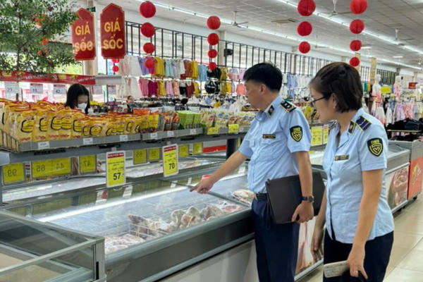 Bộ Công Thương yêu cầu 12 địa phương ổn định thị trường ứng phó bão số 5