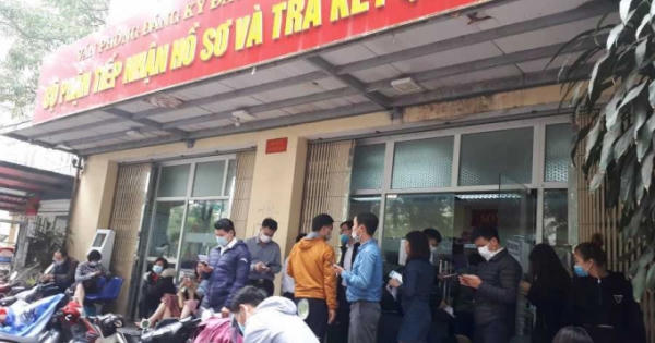 Giá đất 'nhảy múa”, nửa đêm đập cửa hỏi mua, phòng đăng ký nhà đất Hà Nội có gì khác lạ?