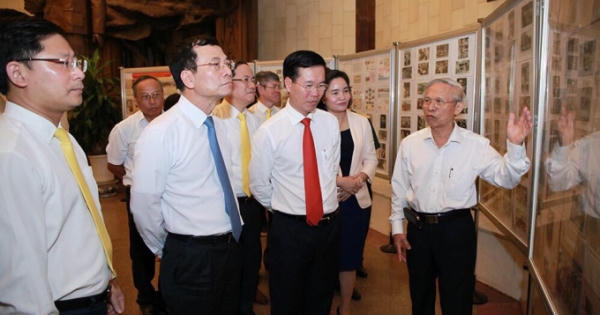 Bộ sưu tập tem khắc ghi dấu mốc lịch sử cách mạng