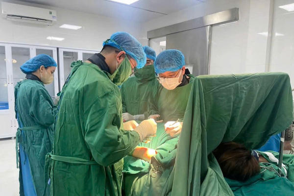 Bệnh viện Sản Nhi Nghệ An lấy thành công que tránh thai “đi lạc”