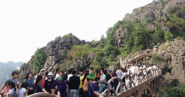 Tháo dỡ công trình trái phép trong khu di tích Tràng An, còn “ghế” của những người có trách nhiệm thì sao?