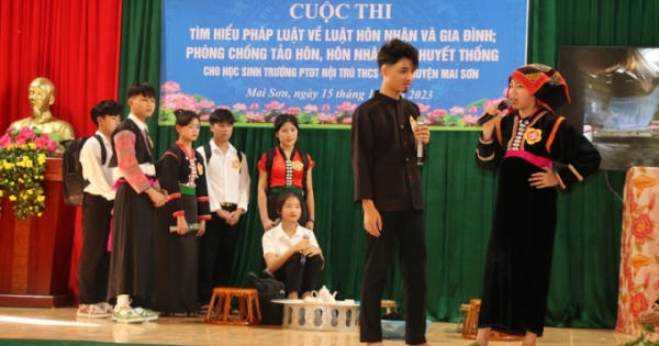 Nâng cao kiến thức pháp luật cho học sinh người dân tộc thiểu số Nâng cao kiến thức pháp luật cho học sinh người dân tộc thiểu số