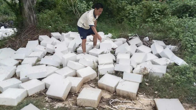 Phát hiện hàng trăm viên nén nghi là phôi xà phòng bị đổ trộm