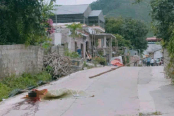 Mâu thuẫn gia đình, chồng dùng dao sát hại vợ rồi tự sát bằng súng tự chế