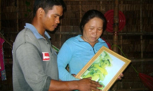 “Con tôi chết… nợ vẫn còn đó”!