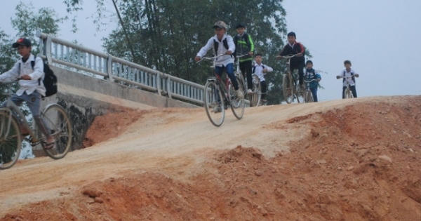 Huyện Quỳ Châu (Nghệ An): Mỏi mòn ngóng đợi ngày khánh thành cầu Hoa Hải