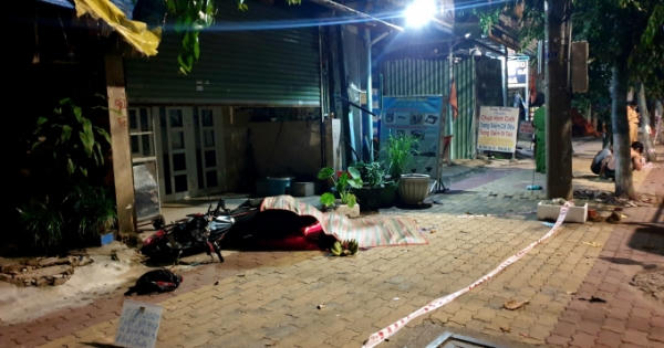 Bình Dương: Lao xe máy vào gốc cây, nam thanh niên tử vong tại chỗ