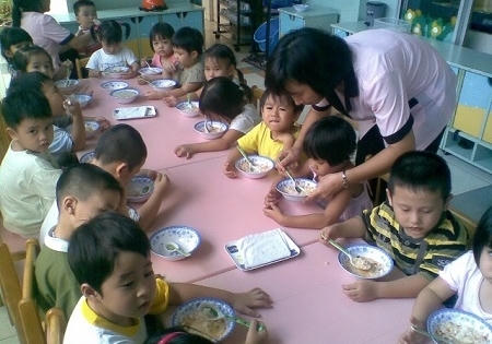 Giáo viên mầm non tư thục sẽ được Nhà nước hỗ trợ chi phí