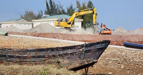 Quảng Ninh: Bãi tập kết vật liệu xây dựng lấn chiếm hành lang đê điều cần được xử lý nghiêm Quảng Ninh: Bãi tập kết vật liệu xây dựng lấn chiếm hành lang đê điều cần được xử lý nghiêm