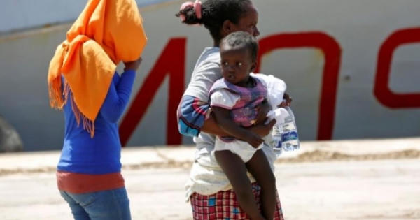 Italia giải cứu hơn 1.100 người di cư trên biển Địa Trung Hải