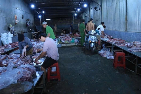 Phát hiện 2 cơ sở giết mổ heo trái phép trên địa bàn một huyện ở Đồng Nai Phát hiện 2 cơ sở giết mổ heo trái phép trên địa bàn một huyện ở Đồng Nai