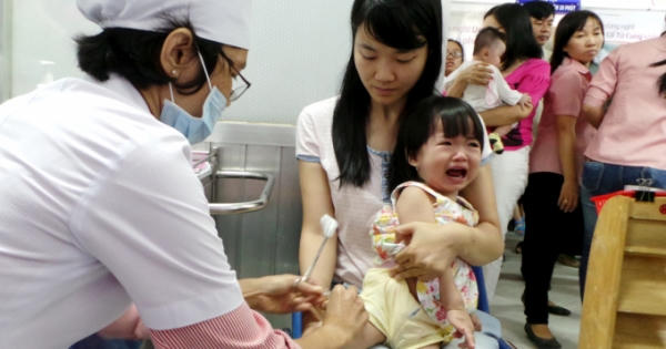 Bé trai tử vong sau khi tiêm vắc-xin “5 trong 1”