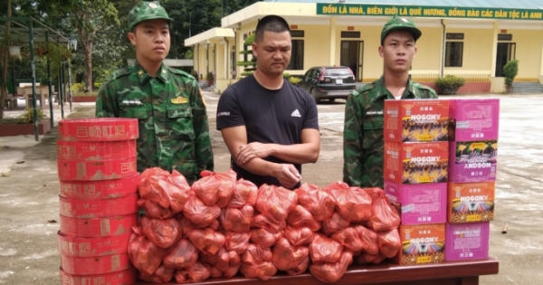 Cao Bằng: Bắt giữ nhóm đối tượng vận chuyển pháo nổ và thuốc lá lậu