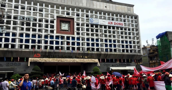 Tiểu thương chợ An Đông bỏ bao nhiêu tiền mới được “quyền sử dụng quầy sạp”?