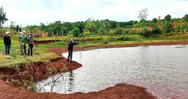 Mẹ rụng rời khi phát hiện 2 con tử vong thương tâm dưới ao sau nhà