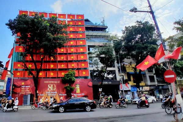 Đường phố Hà Nội rực rỡ cờ hoa chào mừng Quốc khánh 2/9 Đường phố Hà Nội rực rỡ cờ hoa chào mừng Quốc khánh 2/9