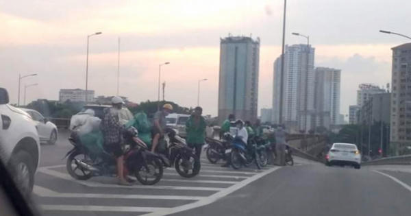 Bến cóc tự phát trên cao tốc, hiểm nguy rình rập