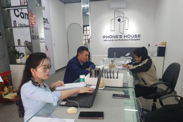Quảng Bình: Phát hiện các cửa hàng điện thoại kinh doanh Iphone nhập lậu Quảng Bình: Phát hiện các cửa hàng điện thoại kinh doanh Iphone nhập lậu