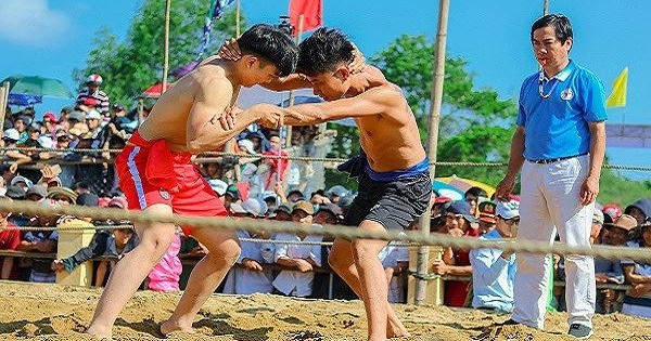 Rộn ràng hội vật làng Sình đất Cố đô