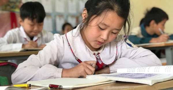 Phụ huynh than trời vì giá SGK cao gấp 2-3 lần sách cũ