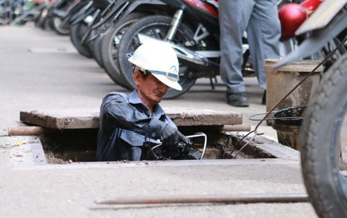 Khởi xướng học bổng "Chắp cánh ước mơ": Ở nơi tận cùng của thành phố